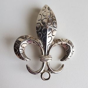 Silver fleur-de-lis pin/pendant